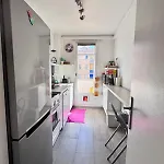 Spacious 2 Bedrooms With Parking To Port Of *