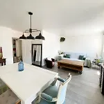 Апартаменты Spacious 2 Bedrooms With Parking To Port Of *