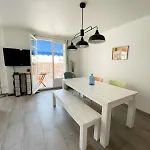 Spacious 2 Bedrooms With Parking To Port Of Апартаменты