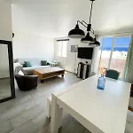 Апартаменты Spacious 2 Bedrooms With Parking To Port Of *