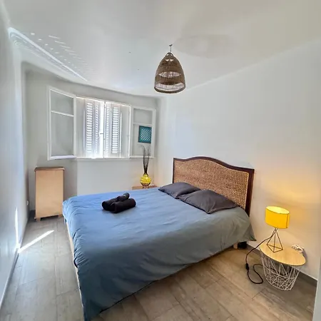 Spacious 2 Bedrooms With Parking To Port Of Appartamento