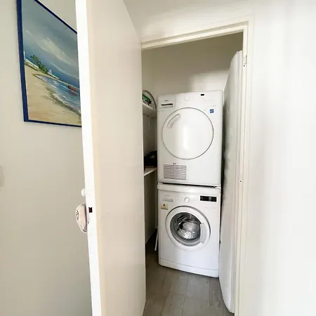 Spacious 2 Bedrooms With Parking To Port Of Appartamento Nizza