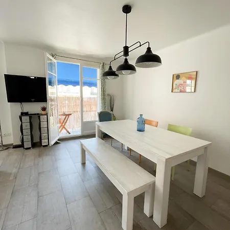 Spacious 2 Bedrooms With Parking To Port Of Appartement