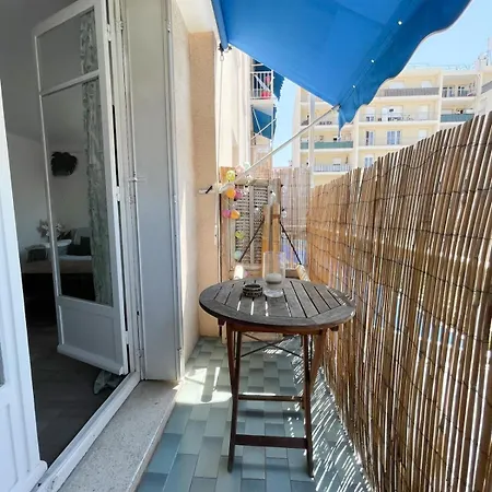 Spacious 2 Bedrooms With Parking To Port Of アパート ニース