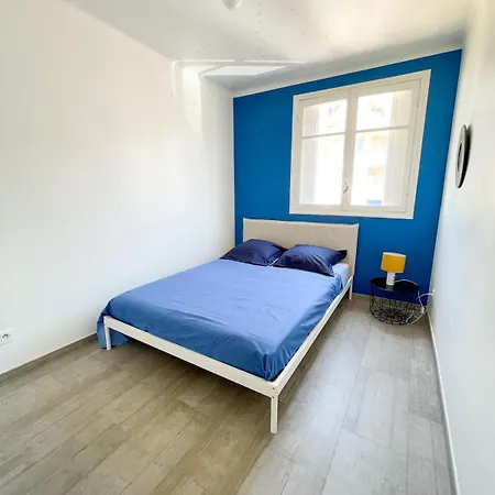 Spacious 2 Bedrooms With Parking To Port Of *