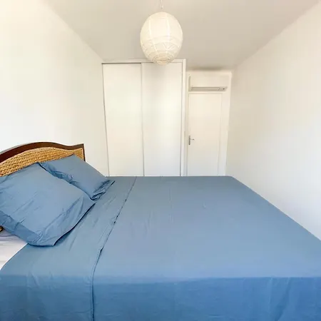 Апартаменты Spacious 2 Bedrooms With Parking To Port Of